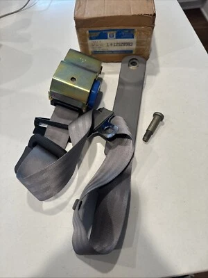 全新通用 12528983 司机安全带收回器 1995 雪佛兰骑士灰色 Z24 原始设备制造商 — 第 1/4 张图片