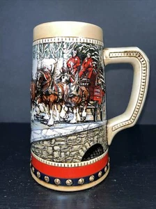 BUDWEISER 1988 SERIE COLECCIONISTA Beer Stein 3D Vacaciones Invierno Escena De Colección - Imagen 1 de 9