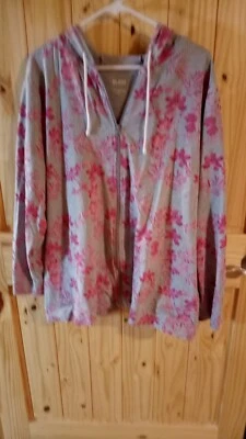 Chaqueta Blair 3XL con capucha. Cremallera completa flores grises y rosas Foto 1 de 4