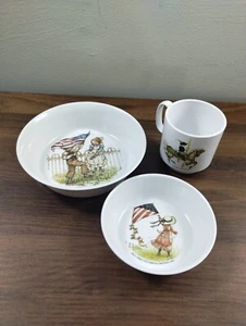 Vtg Holly Hobbie Freedom 2 Bowls & Mug - Picture 1 of 5