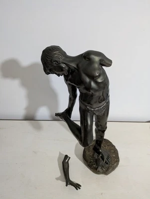 Scultura in antimonio riproduzione del ragazzo morso dal granchio - Immagine 1 di 4