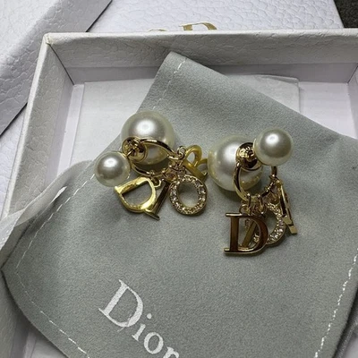 Auténticos Pendientes Colgantes CHRISTIAN DIOR Tribales Perla "DIOR" Letra Borla Foto 1 de 4