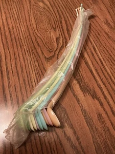 Vintage TUPPERWARE Eistee Soda Löffel 13 Stück Pastell Kunststoff Rührstäbchen - Bild 1 von 2