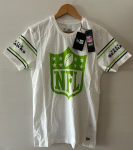 Maglietta New Era NFL Seattle Seahawks Badge (Taglia: S) ✅ NUOVA ✅ - Foto 1 di 6