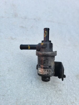 TOYOTA COROLLA /MATRIX 2003 TO 2006 VACUUM SWITCH VALVE OEM  90910-12255 - Image 1 of 3