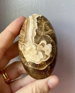 Crystal Chocolate Calcite Palm Stone Heal Meditate Spiritual Pattern 119g - Picture 1 of 8