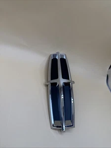Lincoln 2011-2015 MKX Grill Emblem BA1Z-8213-A New OEM Discontinued Part - Picture 1 of 4