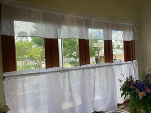 Cafe Curtain LINDY 2 piece - 30 cm + 60 cm drop - WHITE SNOW VOILE Continuous - Picture 1 of 8