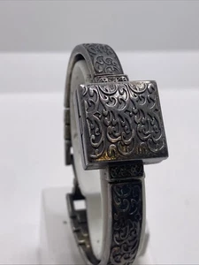 Orologio Nascosto Anne Klein Donna Tono Argento Orologio Quarzo Batteria Nuova - Foto 1 di 7