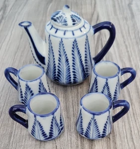 Casa de muñecas vajilla jarra 4 tazas con asa decoración azul casa de muñecas tazas - Imagen 1 de 1