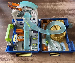 Hot Wheels Micro Shark Park Playcase 2003 Mattel - Picture 1 of 7