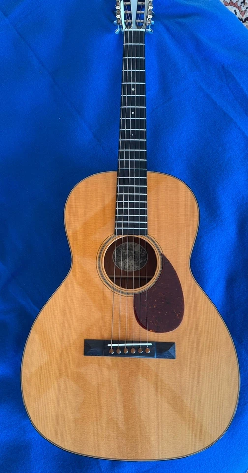 Collings 001-T Sitka Spruce, Honduran Mahogany 12 Fret, slotted  peg-head - Image 1 of 4