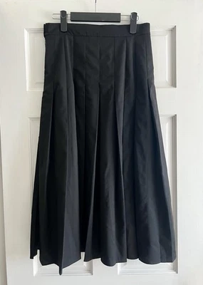 Fendi Black Below Knee Length Pleated Skirt Sz IT 42 US 6 - Image 1 of 4