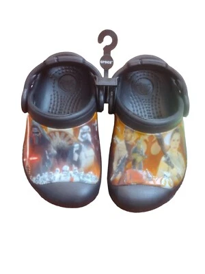 Tamanco Crocs Star Wars preto e amarelo - Infantil tamanho 6/7 - Imagem 1 de 4