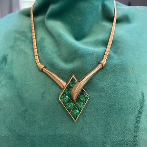 Vintage Trifari Pat Pending Green Glass Lozenge Necklace Goldtone 14" RARE (A2) - Picture 1 of 8