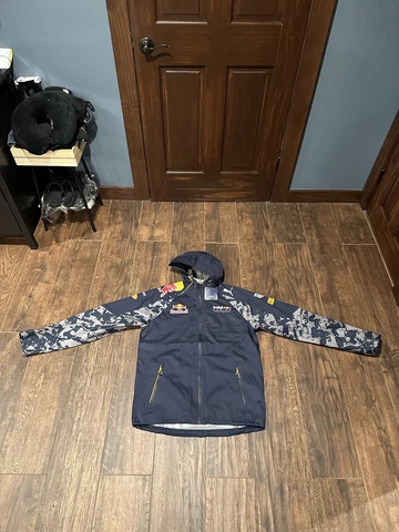 NWT Puma Red Bull Formula One Team Racing Rain Jacket Size Medium Cover
