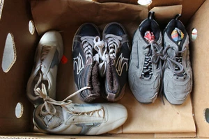 Turnschuhe Sportschuhe - 10 Paar im SET Größe 37- für Wiederverkäufer-TU-37-008 - Bild 1 von 7