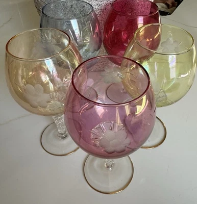 Juego de 5 copas de vino bohemias grabadas vintage con base dorada 6x3 pulgadas Foto 1 de 4
