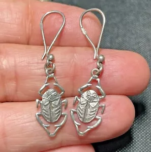 Pendientes colgantes egipcios de plata maciza recortados a mano con escarabajo - Imagen 1 de 7