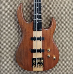 2003 Carvin LB70 - No Fret Wear - Beautiful Wood - Original Branded Strap - Picture 1 of 6