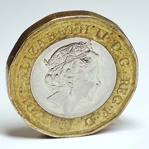 One Pound Sterling Coin 2017 - Queen Elizabeth II  - Circulated - FREE SHIPPING - Picture 1 of 6