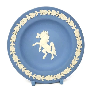 Vintage Wedgwood blau Jasperware Miniatur Geschirr Fitzalan weißes Pferd 4,5" England - Bild 1 von 7
