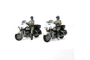 HIGHWAY PATROL FIGURE & BIKE 4PC. SET 1/64 DIECAST AMERICAN DIORAMA AD-64529MJ - Picture 1 of 6
