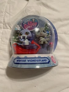 Littlest Pet Shop G7 Winter Wonderland Snow Globe Walrus #17 and Wolf #20 - Picture 1 of 2