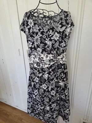 Lands End PM comfortable Black WhiteFloral Dress Cotton Knit Stretch cottagecore - Image 1 of 4