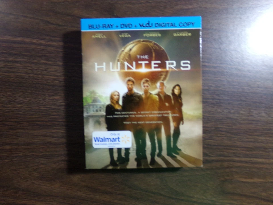 The Hunters (Blu-Ray/DVD, 2014) SCI FI    WITH SLIPCOVER - Image 1 of 1