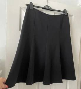 SIGUIENTE Falda Corneada Forrada de Tela de Poliéster Crepé Negra Preciosa Calidad Talla 14 NUEVA - Imagen 1 de 9