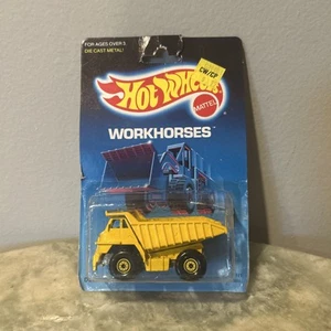 Hot Wheels Cavalli da Lavoro Carta Blu CAT Dumper Giallo Malesia 1989 Costruzione - Foto 1 di 3