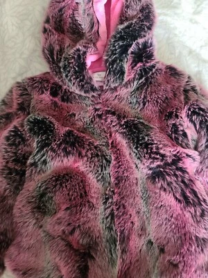 Girls Fux Fur Coat Size 5 - Image 1 of 4