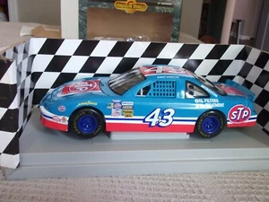 1996 ERTL Bobby Hamilton Richard Petty 25th Anniversary American Muscle 1/18th - Picture 1 of 5