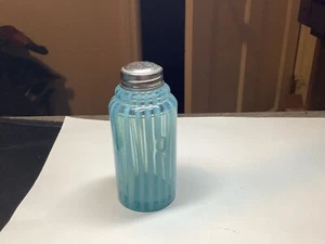 Antiguo salero de vidrio victoriano azul 1888 Hobbs opalescente a rayas anillo cuello - Imagen 1 de 9