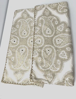 Par de Fundas de Almohada Medallón Paisley Crema y Beige 24x24 Foto 1 de 4