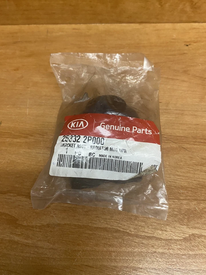 BRACKET ASSY RADIATOR UPPER RIGHT GENUINE!!! KIA SORENTO 2011-2015 253322P000 - Image 1 of 1