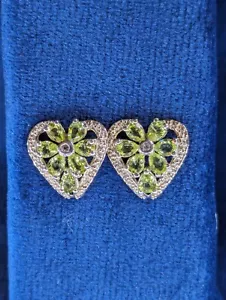 💍👂SIlver Peridot Flower Earrings Heart Shape 925 Stirling inc Backs  👂💍 - Picture 1 of 9