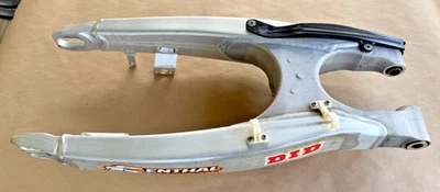 雅马哈 YZ250F Swingarm YZ450F WR250f WR450F 悬架摆臂后臂 2015 — 第 1/4 张图片