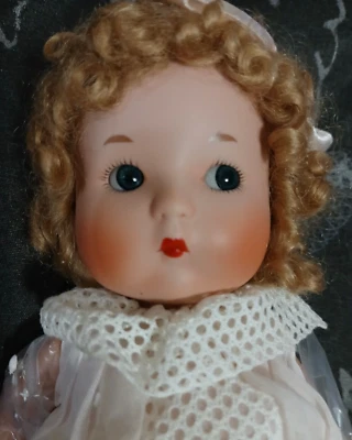 Muñeca Precious 2002 10" Vogue Just Me - Re-Make de porcelana de la muñeca A M de 1925 Foto 1 de 4