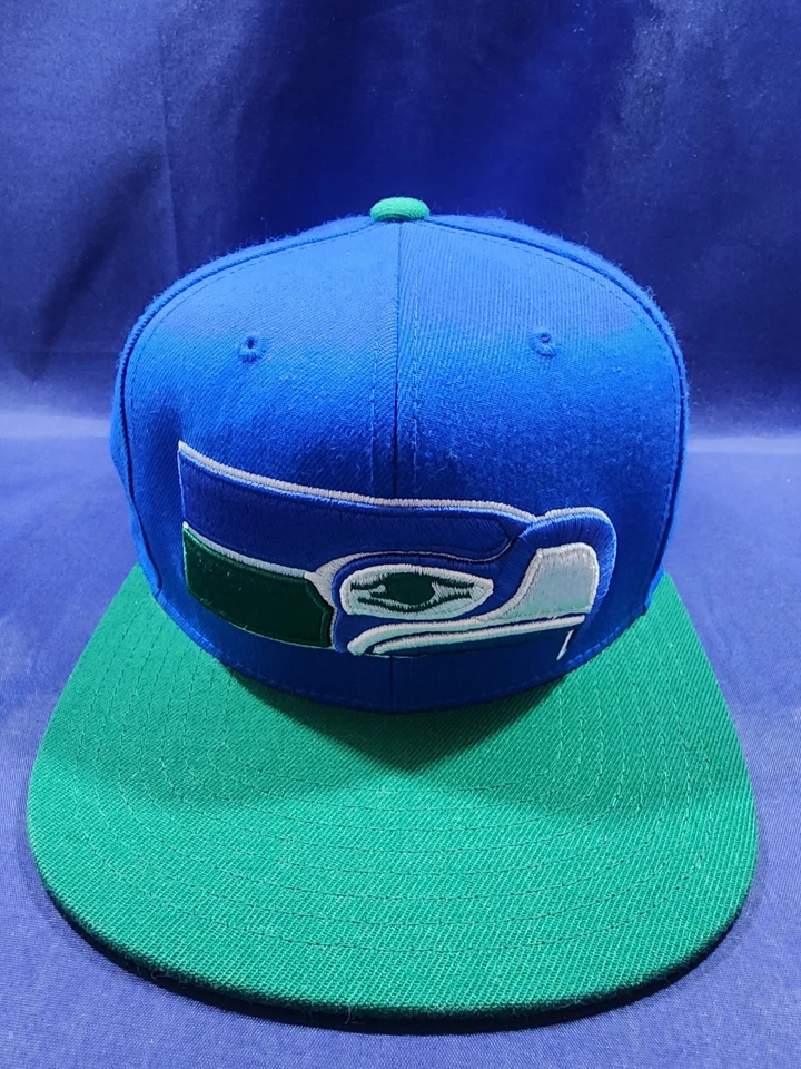 Sombrero Mitchell and Ness Seahawks gris con verde Foto 1 de 4
