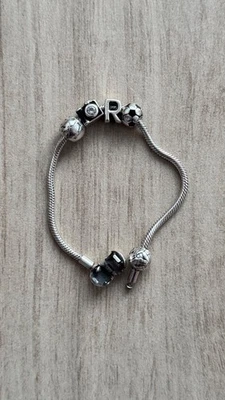 FANTASTICO BRACCIALE PANDORA ORIGINALE AL 100% COMPLETO DI SHARM TUTTI ORIGINALI - Immagine 1 di 3