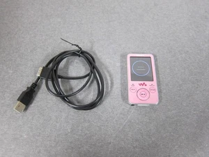 Sony Walkman Nuovo con etichette E-436F 4 GB Lettore MP3 multimediale digitale rosa Kawaii - Foto 1 di 7