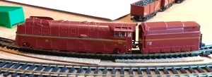 ARNOLD N GAUGE - 4-6-4 STREAMLINED LOCOMOTIVE 05002 - 10 WHEEL TENDER -DR MAROON - Picture 1 of 10
