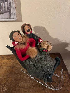 Byers' Choice Canti di Natale Coppia in slitta 1995 - Foto 1 di 4