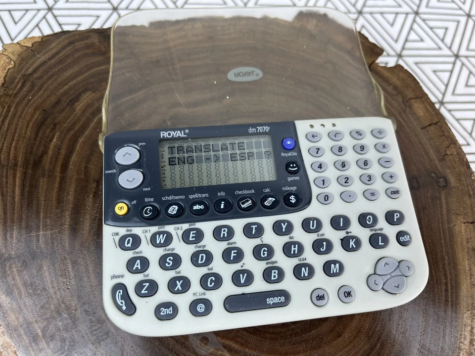 Royal Dm7070r Personnel Calendar, Games, Calorie Counter, Spell, Translator - Image 1 of 4