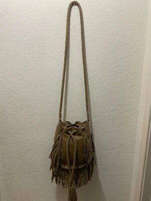 Bolso con correa Cut N' Paste de cuero gris con cordón y flecos trenzados para mujer Foto 1 de 4