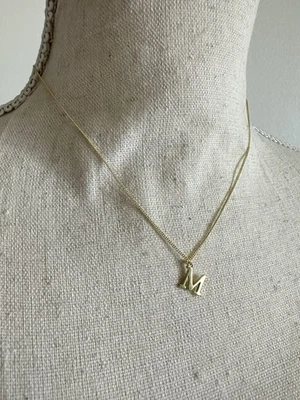 Ожерелье Argento Vivo с инициалом «M» — чистое серебро позолота 18 карат, регулируемое - Изображение 1 из 4