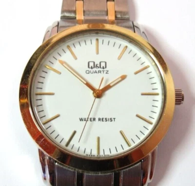 VERRY NICE MENS QUARTZ Q&Q SILVER & GOLD TONE BEZEL BRACELET WRISTWATCH RUNS. - Image 1 of 4