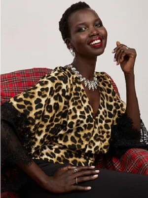 Blusa Estampado Leopardo Talla Mediana Transparente Encaje Acampanada Manga 3/4 Cuello en V Cintura Elástica Foto 1 de 2